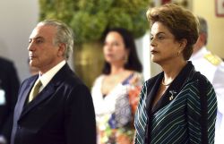 Dilma Rousseff e Michel Temer em 16 de dezembro de 2015