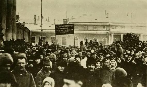 Petrograd protest Feb1917 Public domain